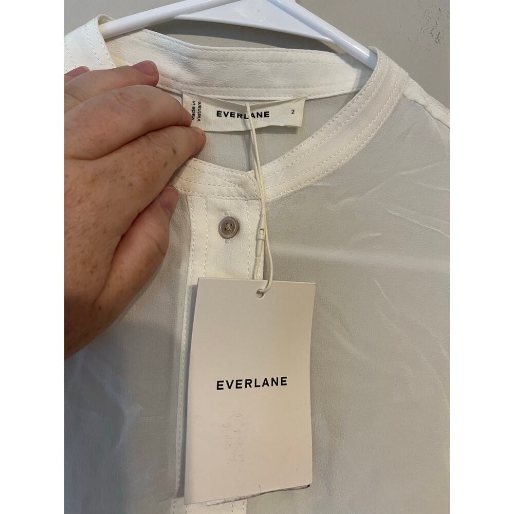 Everlane THE HENLEY SHIRT IN WASHABLE SILK Size 2 *flaw - Picture 4 of 10